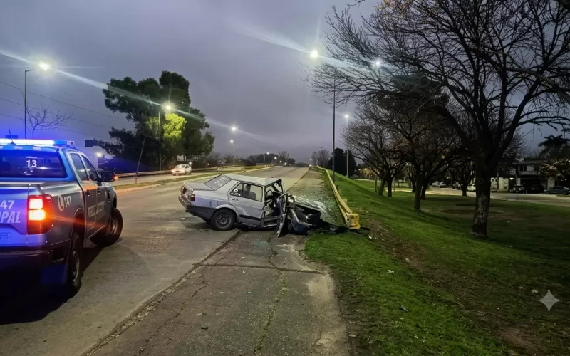 Falla mec&aacute;nica criminal y choque: dos heridos graves tras un violento impacto en la regi&oacute;n