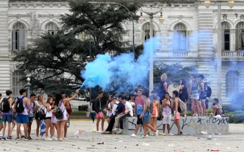 LOS PELIGROS DEL UPD | El mito del alcohol "inofensivo": 40% de j&oacute;venes subestima riesgos