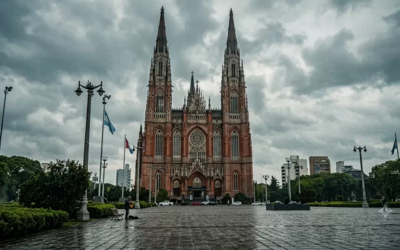 Elevan a 'naranja' el nivel de alerta por tormentas para la tarde-noche en La Plata
