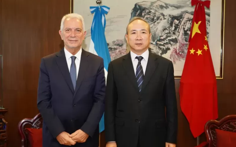 Alak y el embajador chino avanzan en una agenda para potenciar la actividad productiva regional