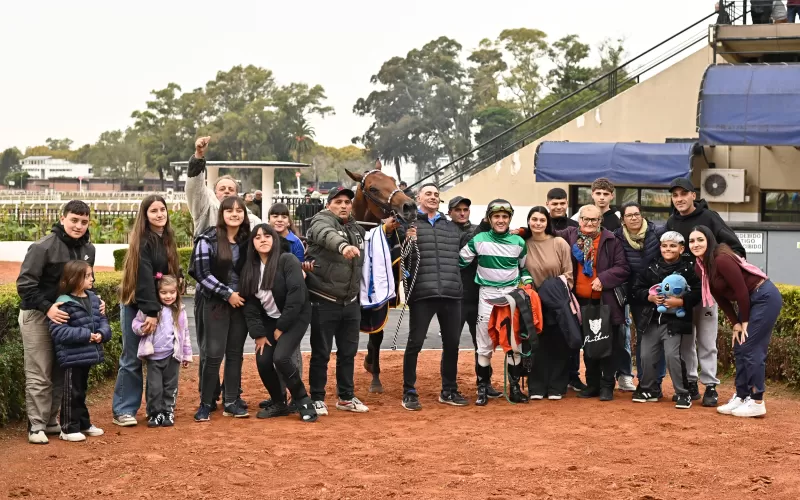 Fin de semana con carreras y festejos en el Hip&oacute;dromo