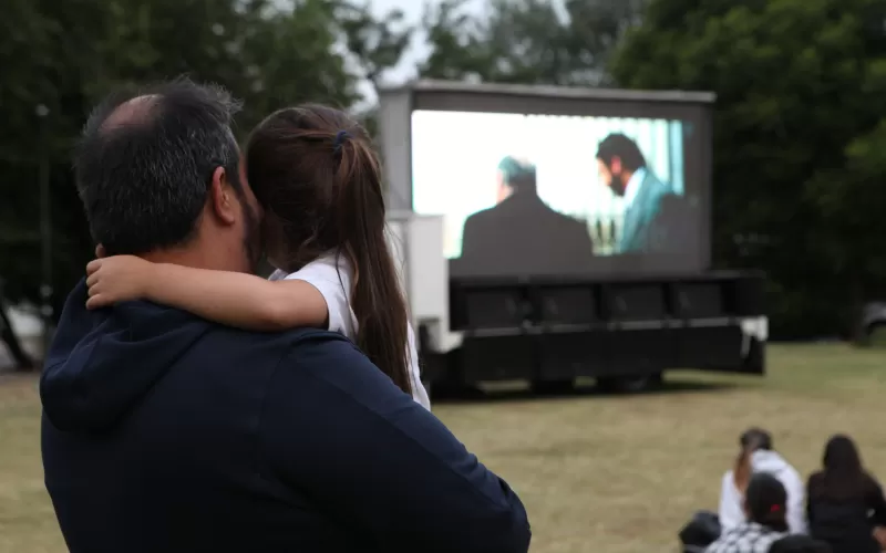El Cine M&oacute;vil vuelve a recorrer los barrios con funciones gratuitas