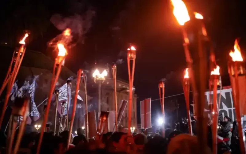 Trabajadores de la construcción vuelven a las calles bajo el lema "Paz, Trabajo y Dignidad"