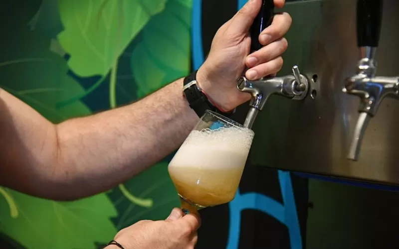 Cerveza tirada: denuncian descargas ilegales y olores horribles en 64 entre 5 y 6