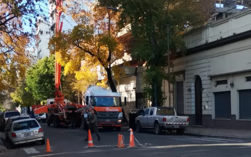 Ma&ntilde;ana accidentada: choques de motos y desv&iacute;os por obras paralizaron el tr&aacute;nsito local