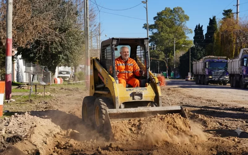 Avanzan trabajos hidr&aacute;ulicos en la obra de ensanche y pavimentaci&oacute;n de avenida 60