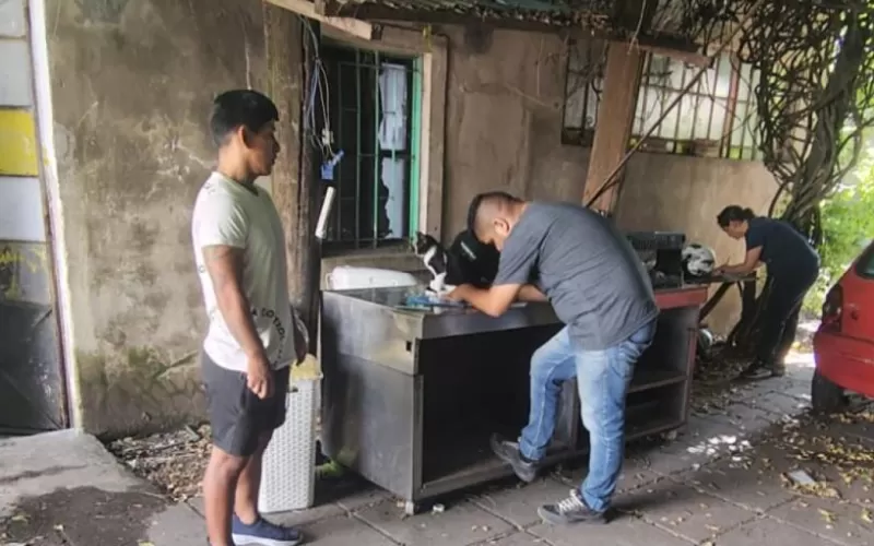 Crueldad sin l&iacute;mites: detuvieron a un hombre que dej&oacute; agonizar a su perra fracturada en La Plata