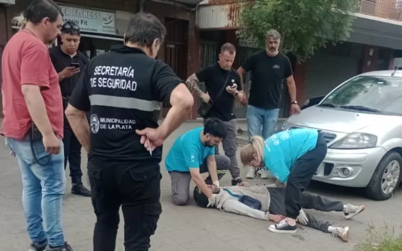 La Plata: choque en 72 entre 17 y 18 deja un motocilcista herido