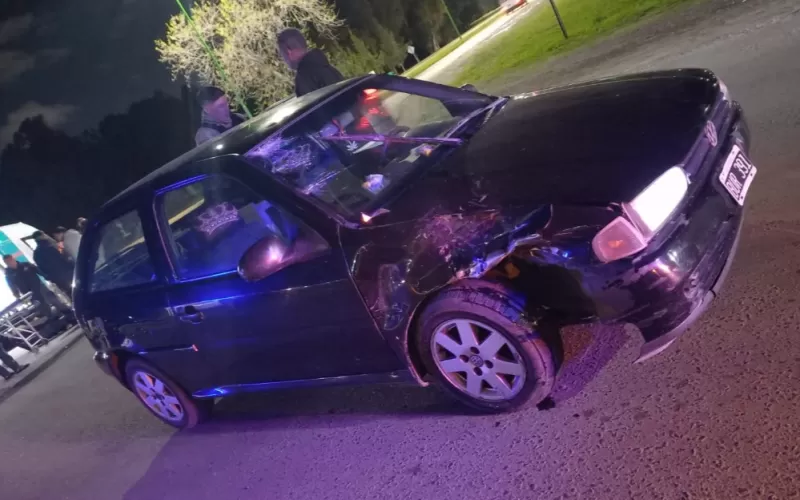 Punta Lara: un polic&iacute;a termin&oacute; hospitalizado tras un fuerte choque entre una moto y un auto