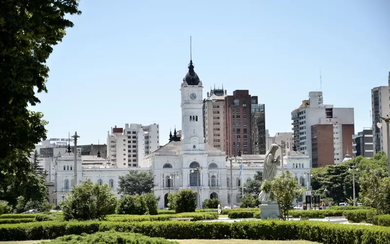 Trabajadores municipales de La Plata cobrar&aacute;n el medio aguinaldo junto a los haberes de junio el pr&oacute;ximo martes