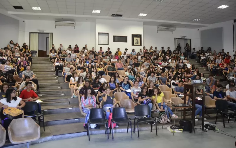 La UNLP vuelve a la actividad a las aulas pero el 12 de mayo paran de nuevo