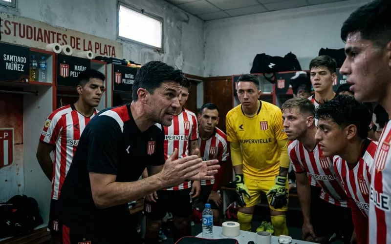 Estudiantes vs Barracas Central: hora, formaciones y TV