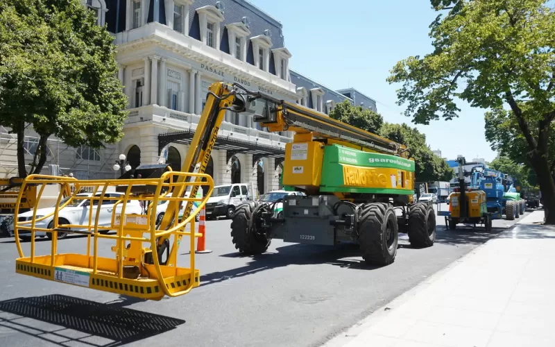 Netflix vuelve a adue&ntilde;arse de las calles de La Plata para filmar El Futuro Es Nuestro