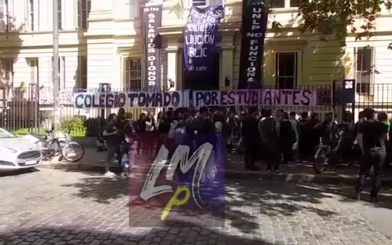 La Plata : mientras Diputados votaba a favor del veto de Milei, alumnos tomaban en Liceo