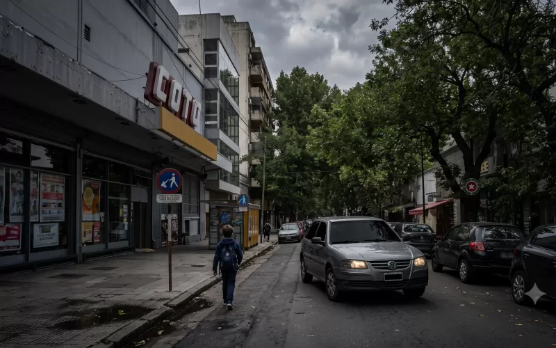 La pesadilla en la calle: un auto polarizado intent&oacute; secuestrar a un nene de 11 a&ntilde;os en pleno centro platense