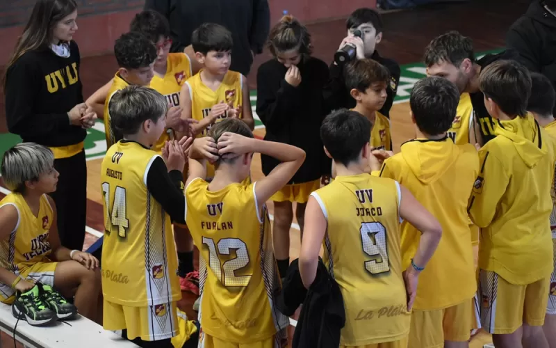 La U13 pone en marcha los cuartos de final del b&aacute;squet platense